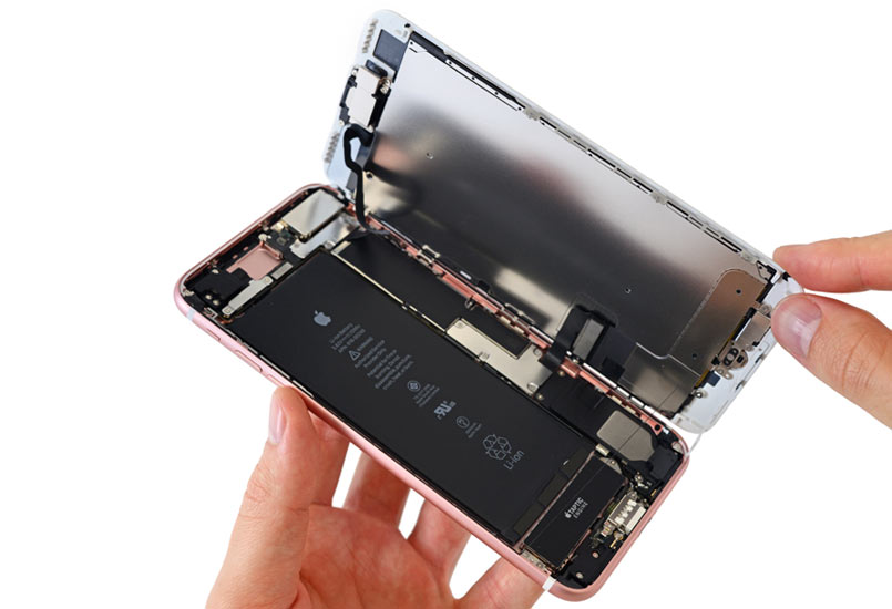 REPARING A DAMAGED SCREEN OF AN iPHONE